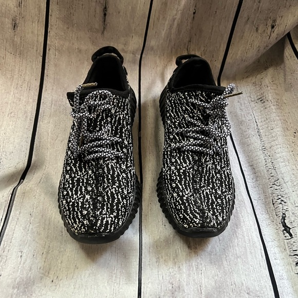 Adidas Yeezy Boost Women's Sneakers Size 7 Black White - Picture 2 of 9
